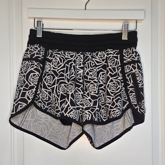 Lululemon Tracker Short III *4-way Stretch - 8 Posey Black White / Black - Picture 3 of 6